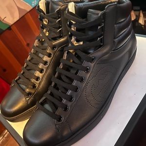 Black leather Gucci sneakers size (9)